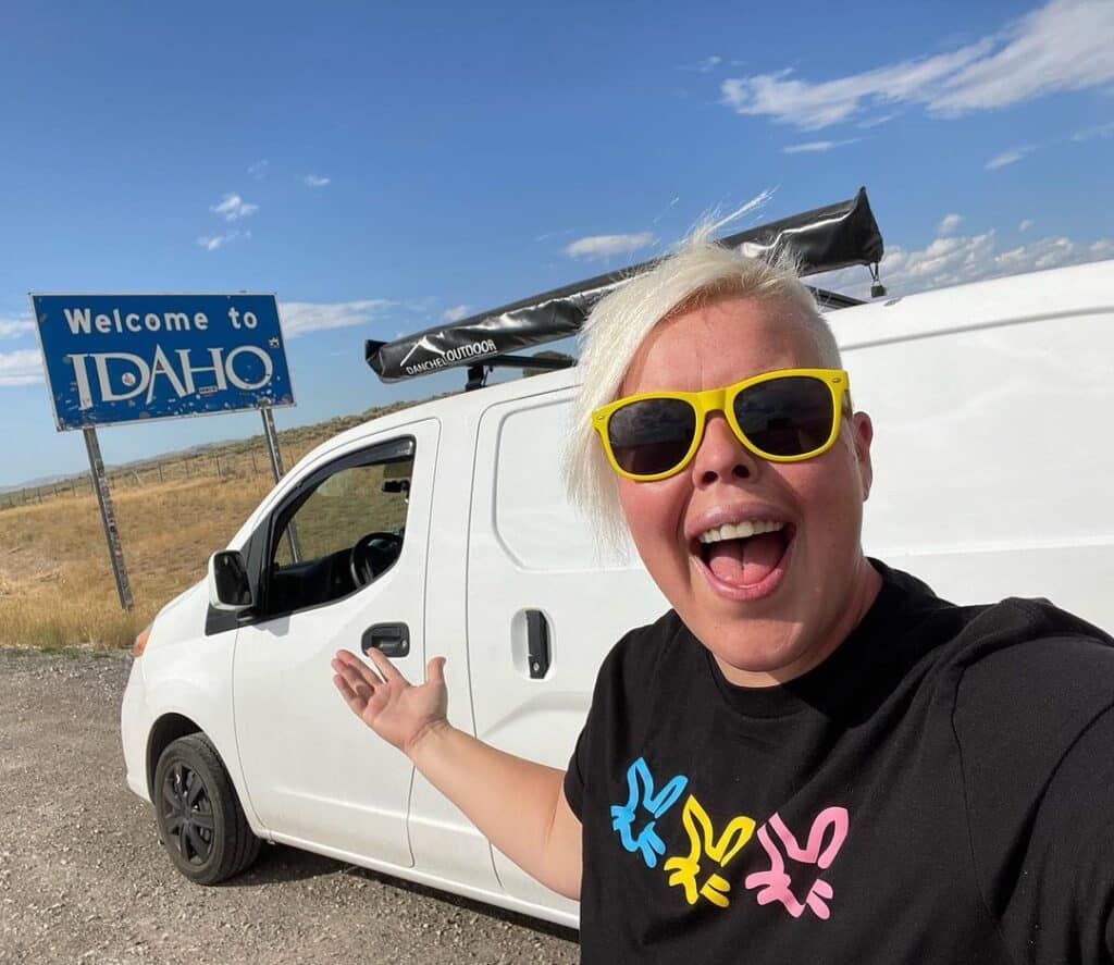 @bunnyplayshere Woman taking a selfie next to her nissan nv200 camper