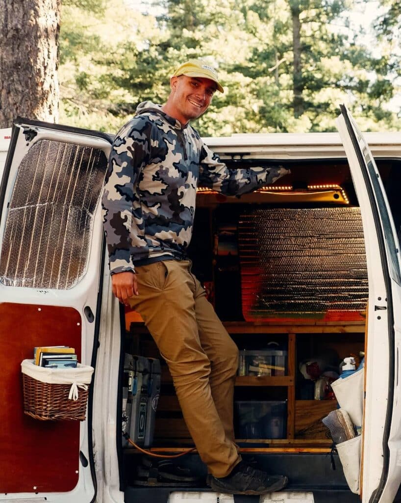 @jupiterhikes Man standing at the back of his ford econoline camper