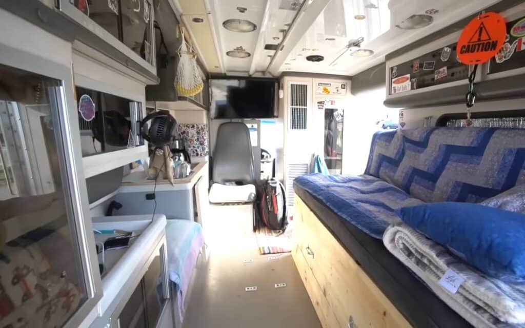 @man_indievan Camper van ambulance interior
