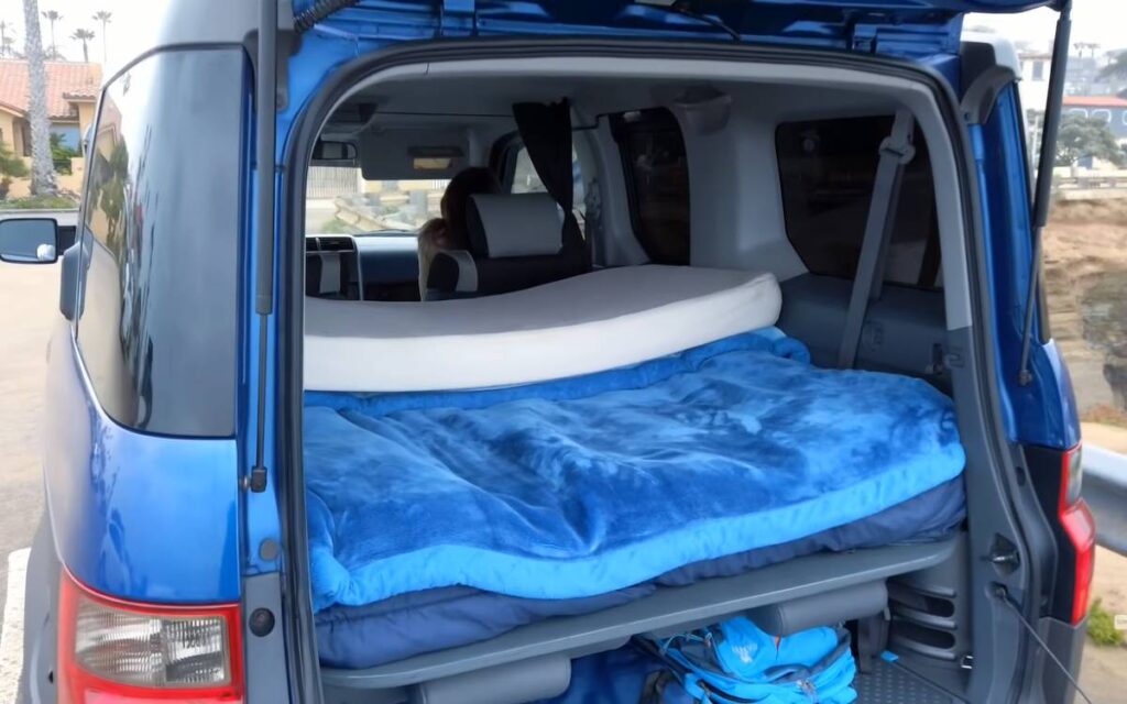 @readysetelement Bed inside a honda element camper