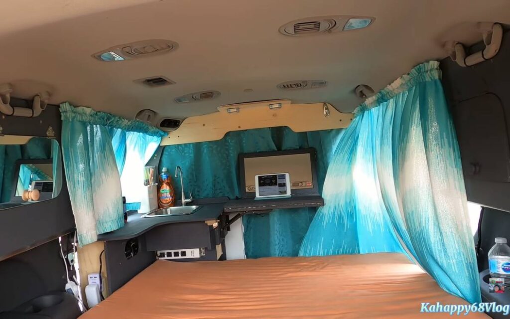 Kahappy68 Vlog Car camper interior