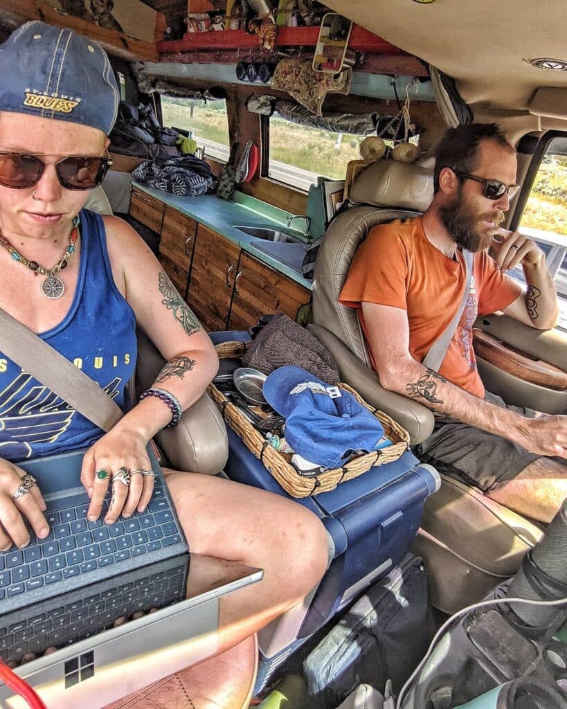 @gnomad_home Vanlifer working on laptop while traveling