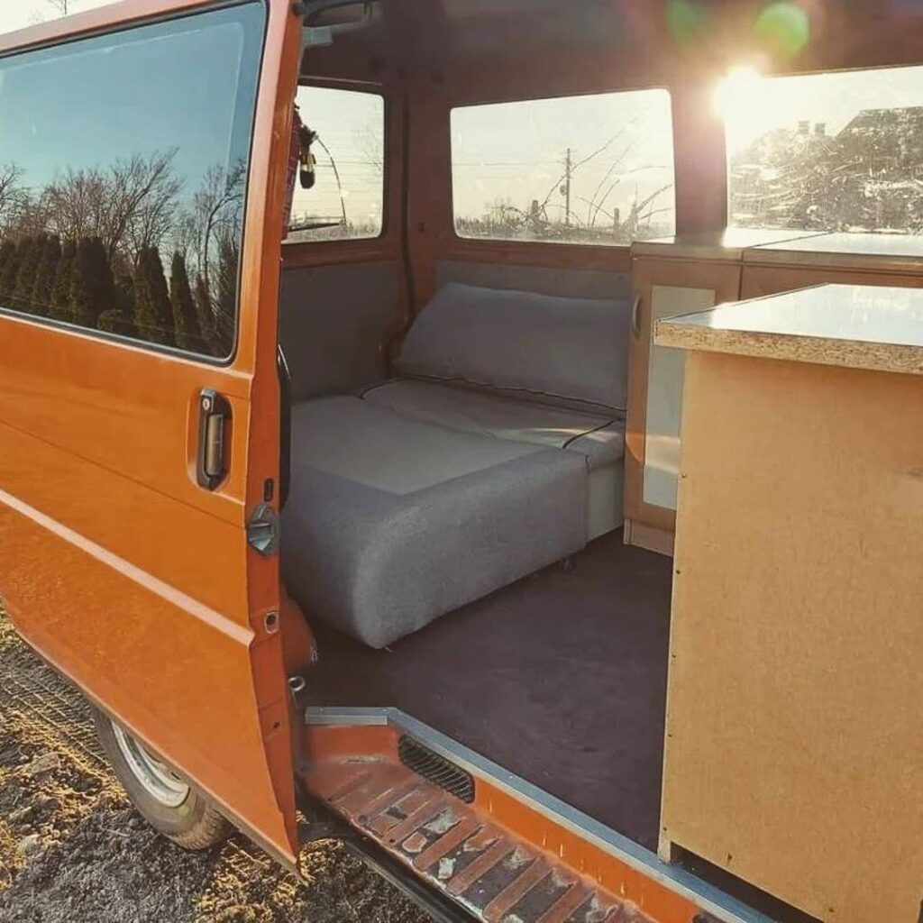 @nieidealny_van Interior of a low cost simple camper van build