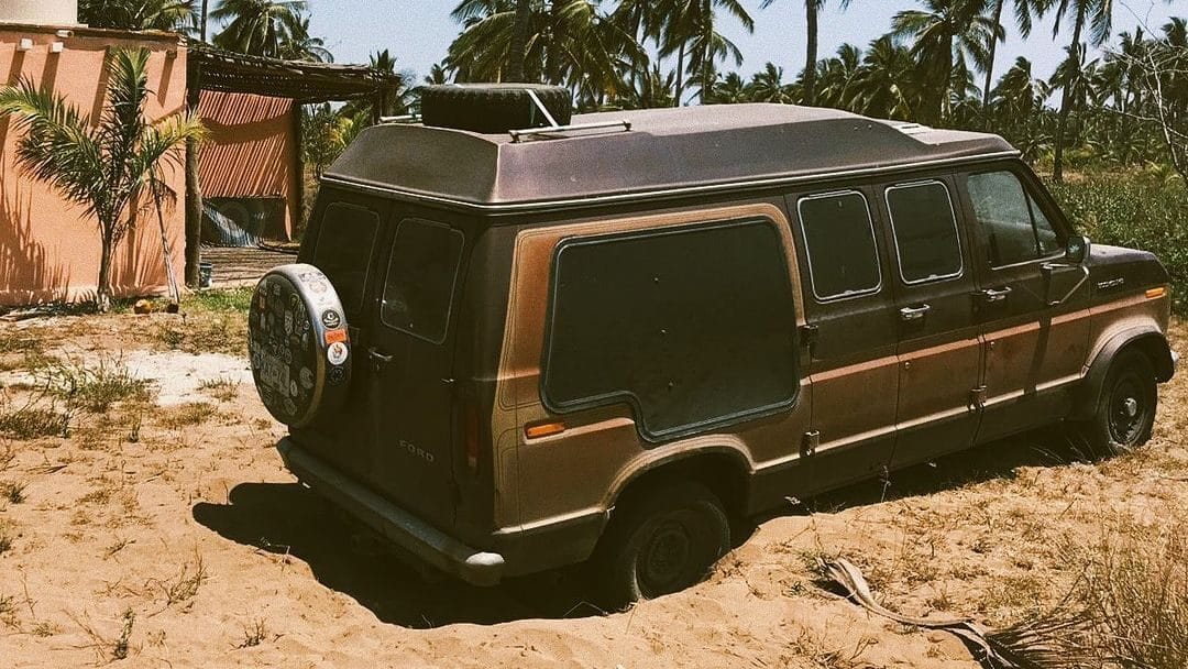 @katharina.trachte Van stuck in the sand