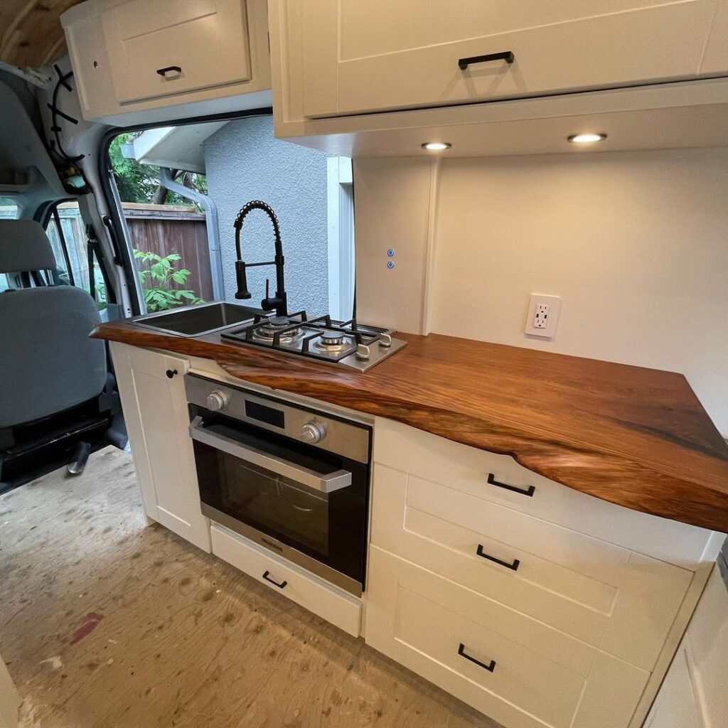 @morrison.thevan Wood kitchen countertop