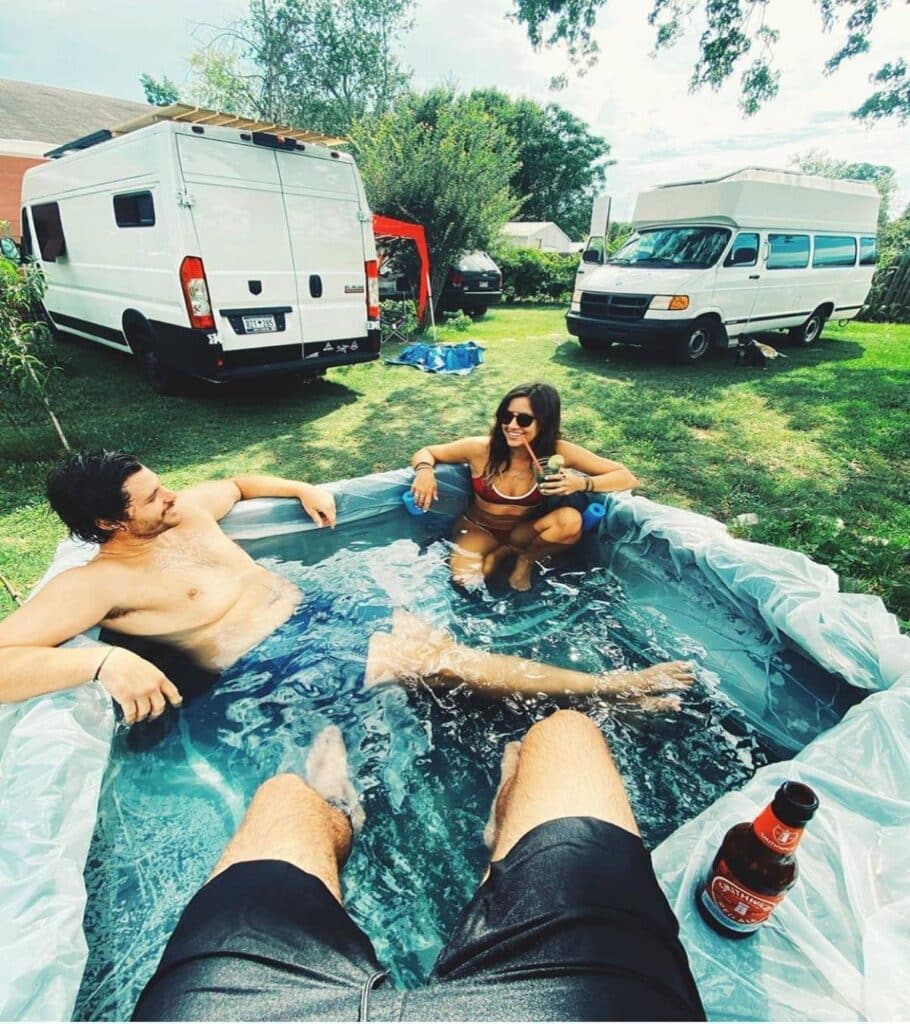 @eastcoast.vanlife Vanlifers in a swimming pool beating the summer heat