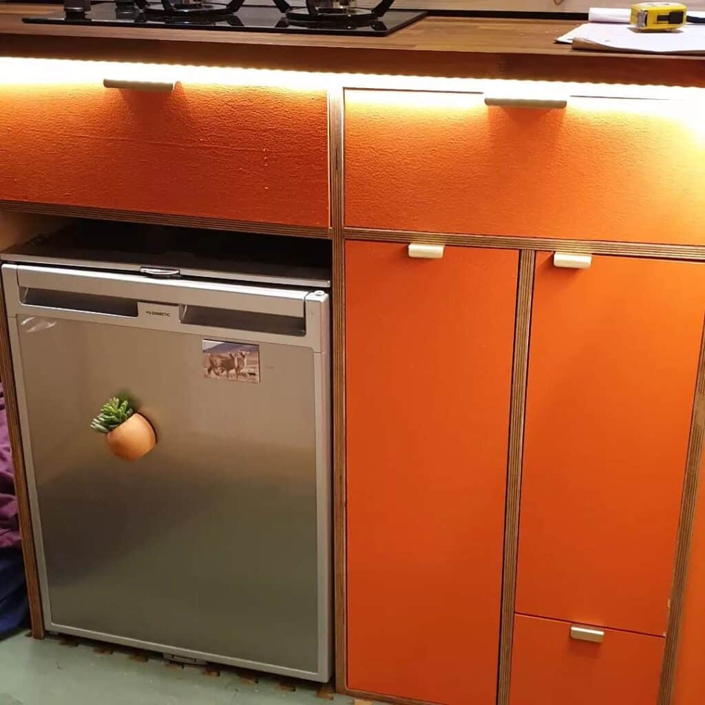 @henry_van_trapp Small fridge installed in campervan kitchen cabinet