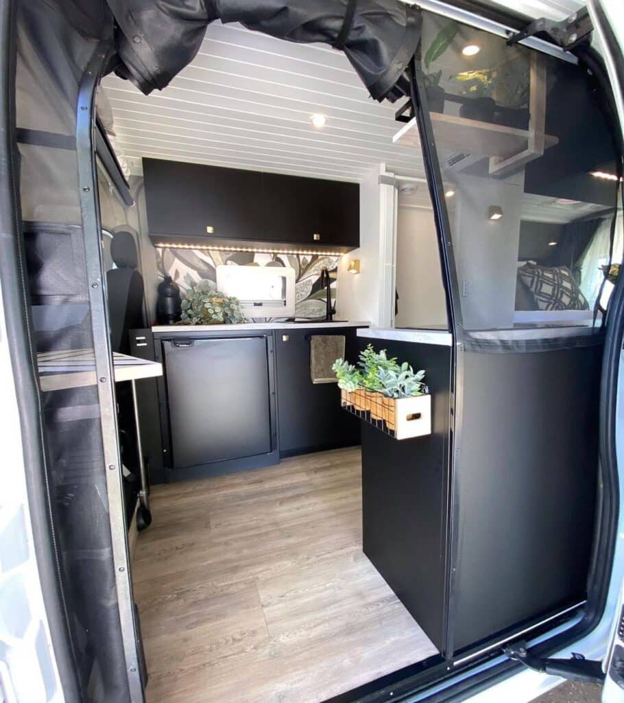 @i.built.a.glampervan Campervan mosquito screens