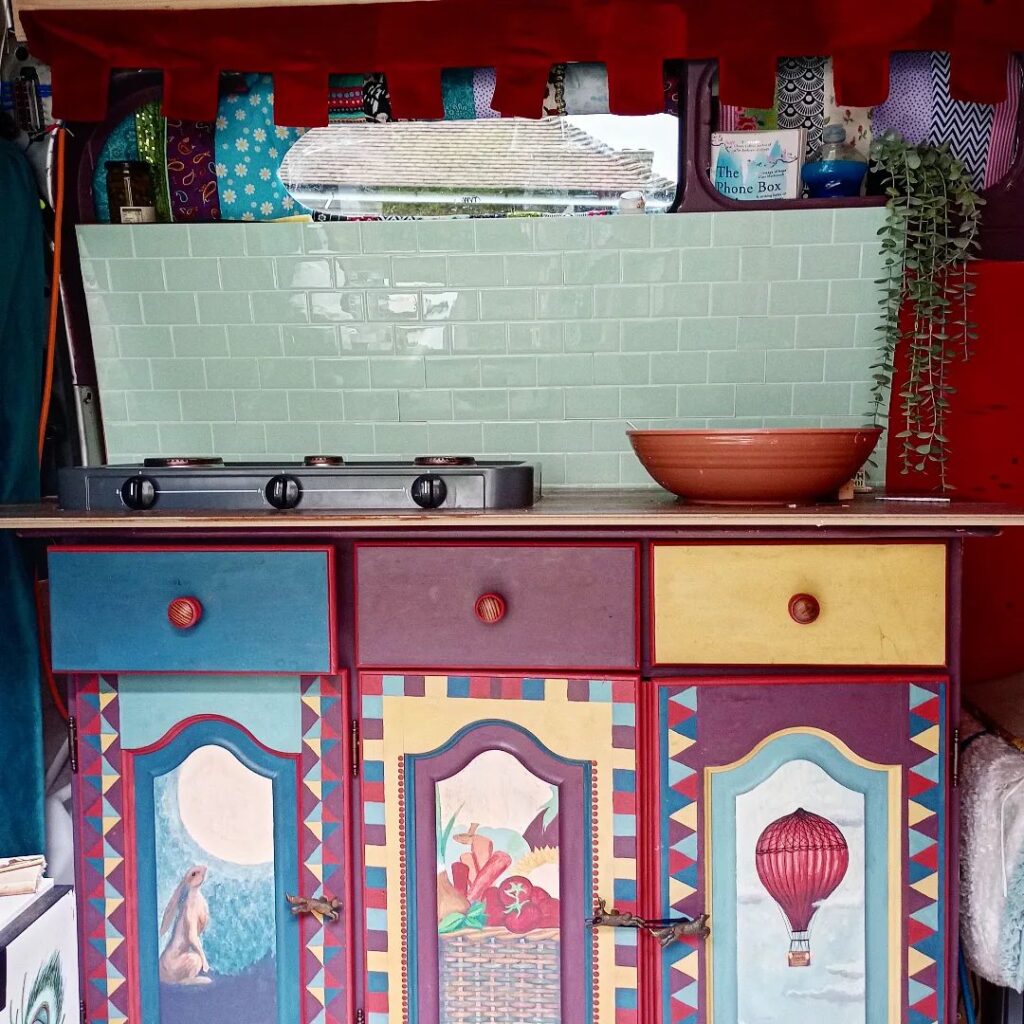 @queenie_the_campervan Van kitchen with splashback